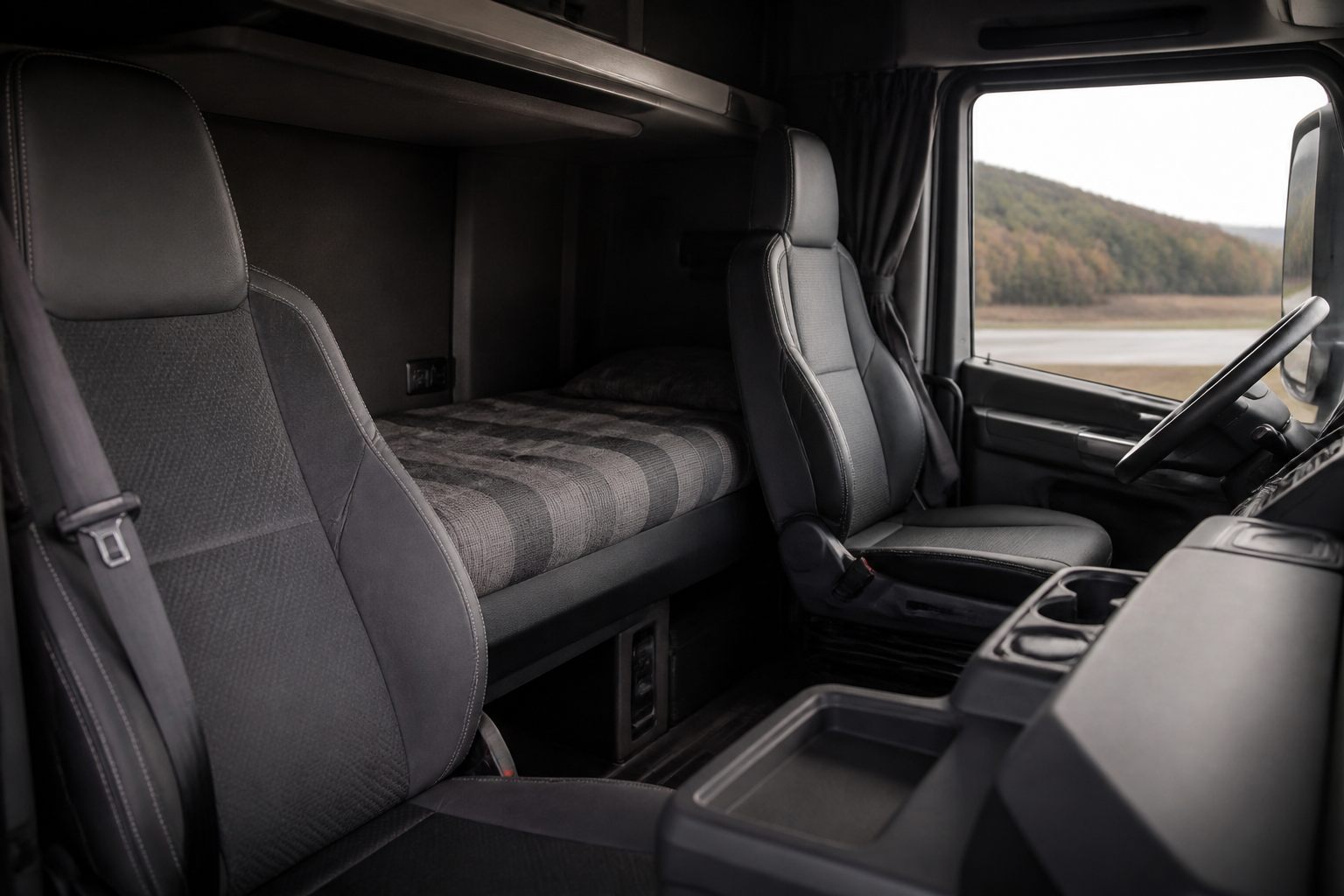 Double-crew HGV cab with multi-manning seats and bunk